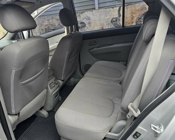Серый Киа Каренс, объемом двигателя 0 л и пробегом 252 тыс. км за 6200 $, фото 4 на Automoto.ua