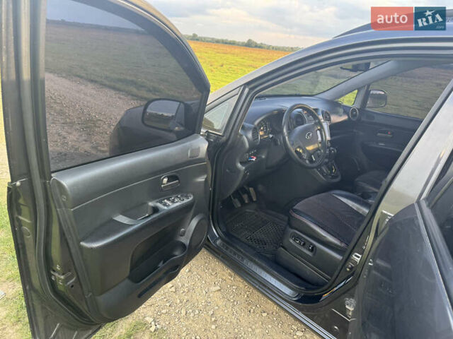 Серый Киа Каренс, объемом двигателя 2 л и пробегом 300 тыс. км за 6900 $, фото 5 на Automoto.ua