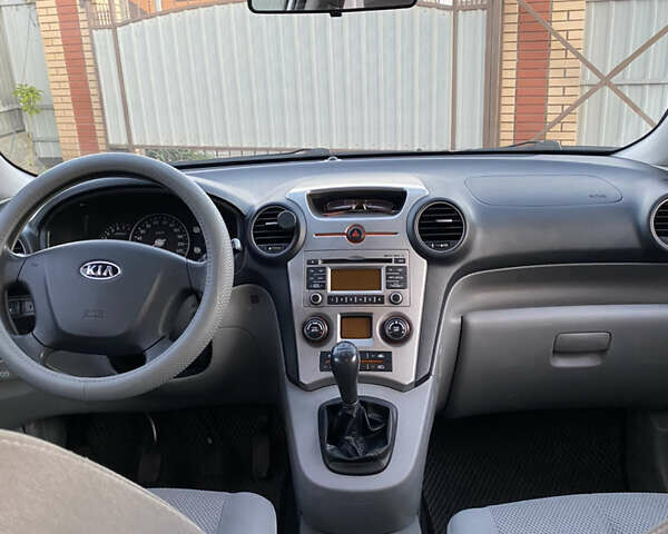 Серый Киа Каренс, объемом двигателя 2 л и пробегом 198 тыс. км за 6800 $, фото 6 на Automoto.ua