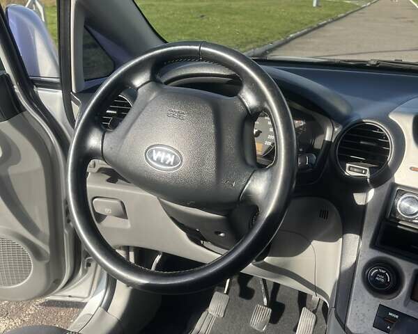 Сірий Кіа Каренс, об'ємом двигуна 2 л та пробігом 273 тис. км за 6300 $, фото 22 на Automoto.ua