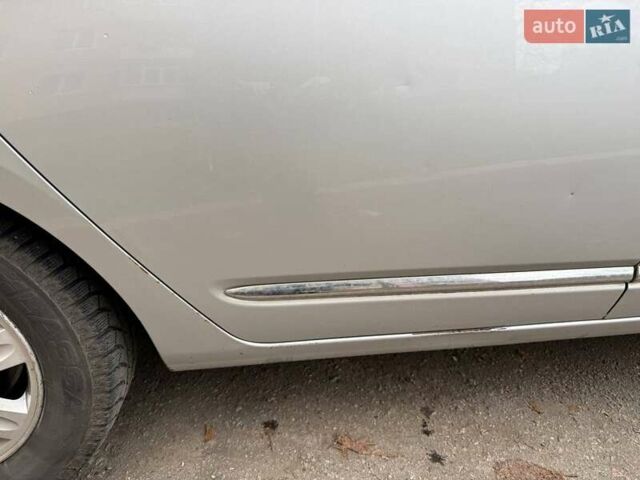 Серый Киа Каренс, объемом двигателя 2 л и пробегом 131 тыс. км за 8200 $, фото 31 на Automoto.ua