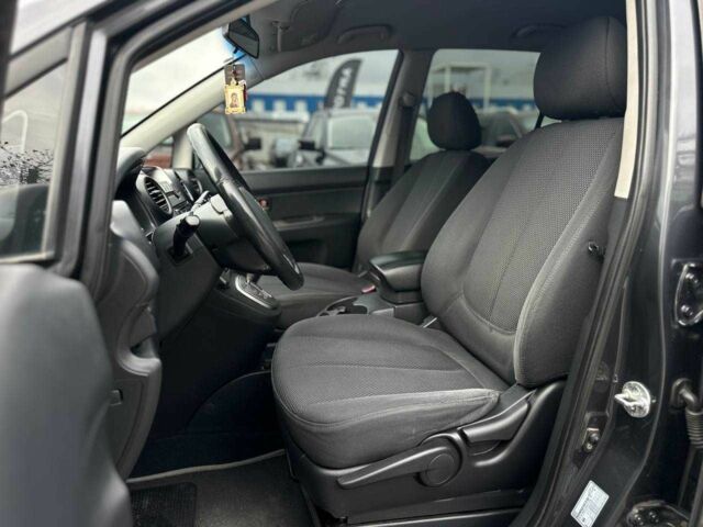 Серый Киа Каренс, объемом двигателя 2 л и пробегом 203 тыс. км за 5999 $, фото 12 на Automoto.ua