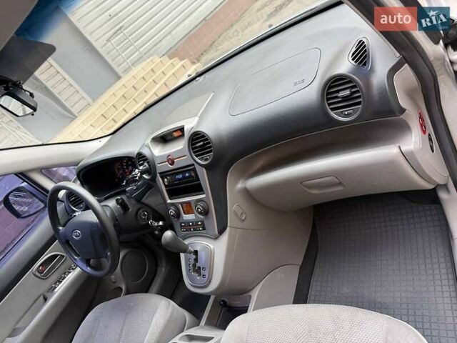 Серый Киа Каренс, объемом двигателя 2 л и пробегом 131 тыс. км за 8200 $, фото 16 на Automoto.ua