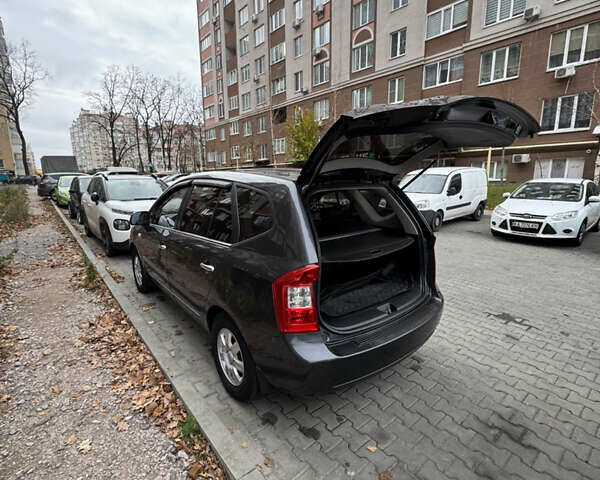Серый Киа Каренс, объемом двигателя 2 л и пробегом 305 тыс. км за 5900 $, фото 6 на Automoto.ua