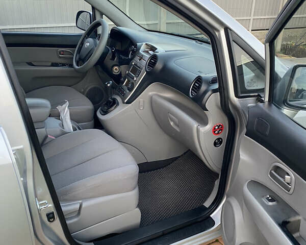 Серый Киа Каренс, объемом двигателя 2 л и пробегом 198 тыс. км за 6800 $, фото 9 на Automoto.ua