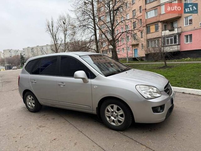 Серый Киа Каренс, объемом двигателя 2 л и пробегом 131 тыс. км за 8200 $, фото 3 на Automoto.ua