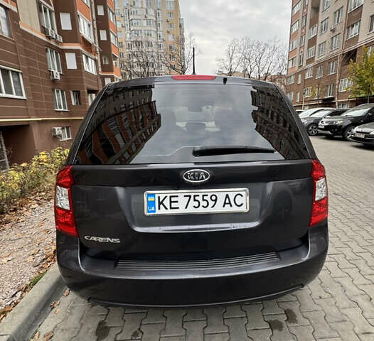 Серый Киа Каренс, объемом двигателя 2 л и пробегом 305 тыс. км за 5900 $, фото 3 на Automoto.ua