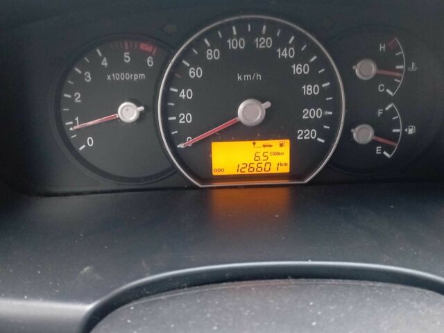 Серый Киа Каренс, объемом двигателя 2 л и пробегом 126 тыс. км за 5850 $, фото 8 на Automoto.ua