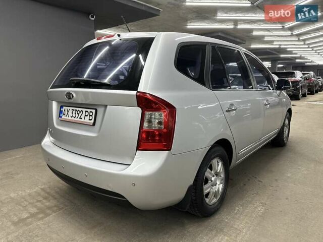 Сірий Кіа Каренс, об'ємом двигуна 2 л та пробігом 248 тис. км за 6700 $, фото 5 на Automoto.ua