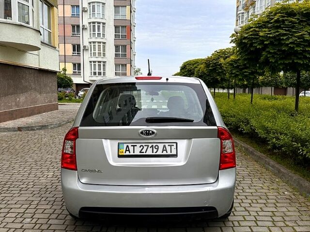 Серый Киа Каренс, объемом двигателя 2 л и пробегом 238 тыс. км за 4999 $, фото 7 на Automoto.ua