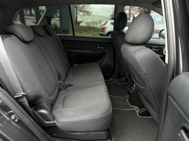 Серый Киа Каренс, объемом двигателя 2 л и пробегом 203 тыс. км за 5999 $, фото 15 на Automoto.ua