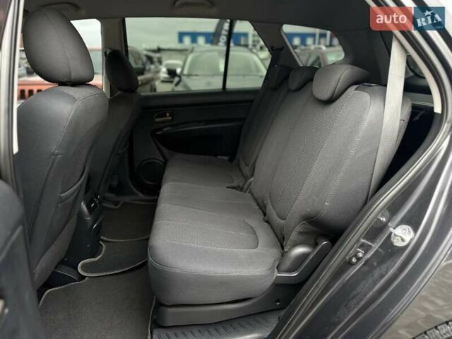 Серый Киа Каренс, объемом двигателя 2 л и пробегом 203 тыс. км за 5999 $, фото 14 на Automoto.ua