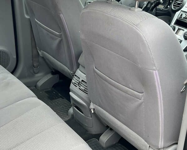 Сірий Кіа Каренс, об'ємом двигуна 1.9 л та пробігом 210 тис. км за 5500 $, фото 14 на Automoto.ua