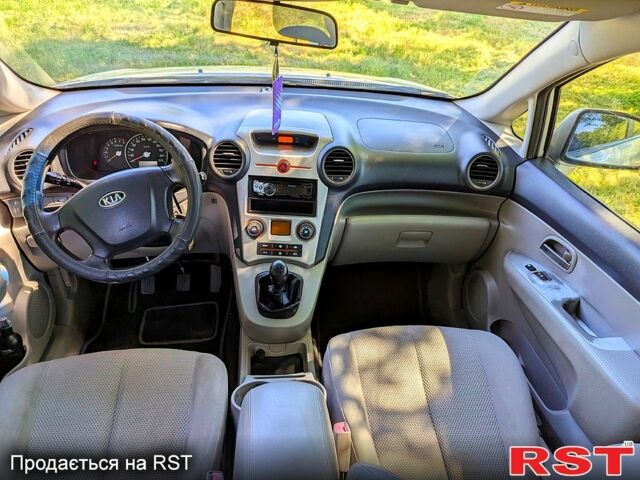 Сірий Кіа Каренс, об'ємом двигуна 2 л та пробігом 227 тис. км за 5250 $, фото 5 на Automoto.ua