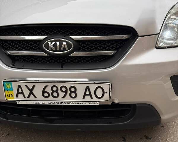 Серый Киа Каренс, объемом двигателя 2 л и пробегом 131 тыс. км за 8200 $, фото 4 на Automoto.ua