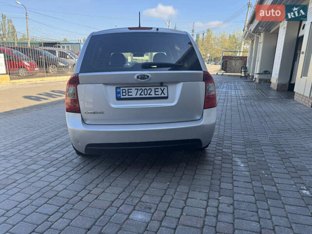 Серый Киа Каренс, объемом двигателя 2 л и пробегом 115 тыс. км за 6800 $, фото 3 на Automoto.ua