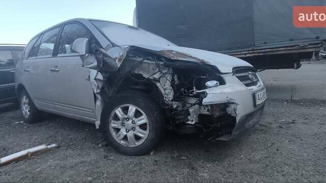 Серый Киа Каренс, объемом двигателя 2 л и пробегом 390 тыс. км за 3000 $, фото 1 на Automoto.ua