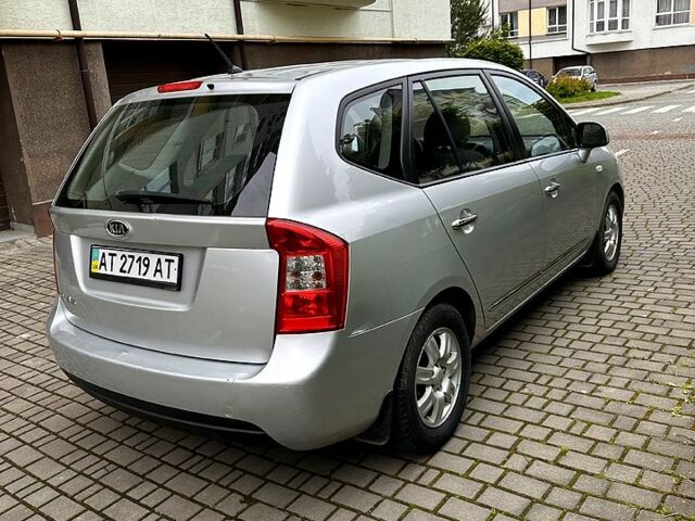 Серый Киа Каренс, объемом двигателя 2 л и пробегом 238 тыс. км за 4999 $, фото 6 на Automoto.ua