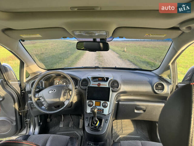 Серый Киа Каренс, объемом двигателя 2 л и пробегом 300 тыс. км за 6900 $, фото 6 на Automoto.ua