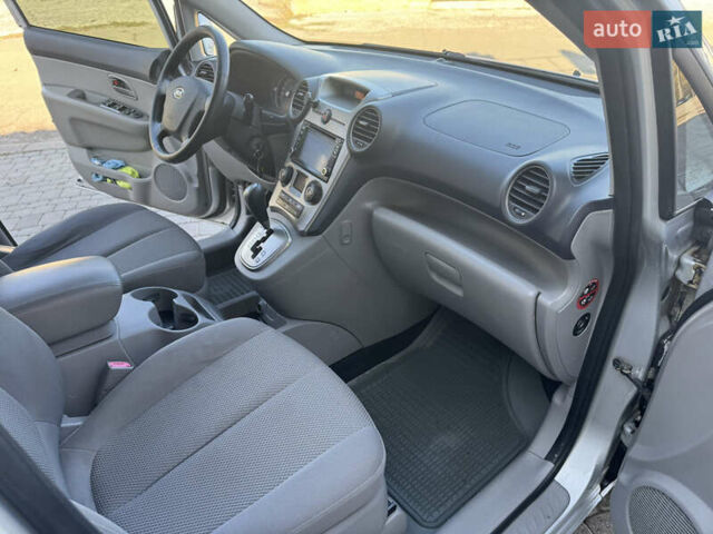 Серый Киа Каренс, объемом двигателя 2 л и пробегом 115 тыс. км за 6800 $, фото 9 на Automoto.ua