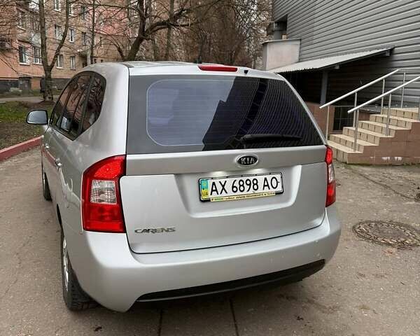 Серый Киа Каренс, объемом двигателя 2 л и пробегом 131 тыс. км за 8200 $, фото 6 на Automoto.ua