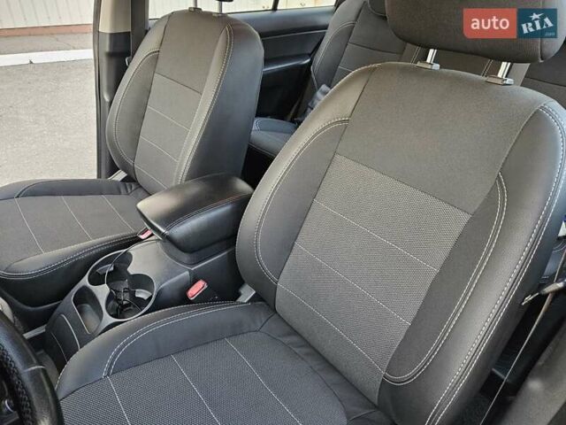 Серый Киа Каренс, объемом двигателя 2 л и пробегом 284 тыс. км за 5900 $, фото 8 на Automoto.ua