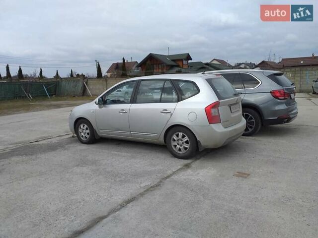 Серый Киа Каренс, объемом двигателя 2 л и пробегом 95 тыс. км за 7500 $, фото 1 на Automoto.ua