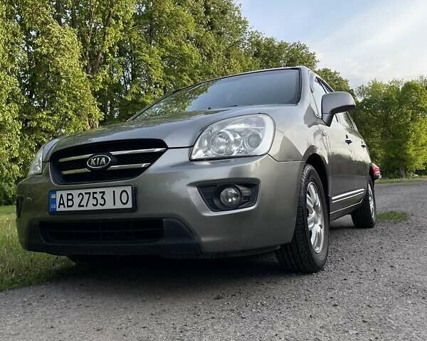 Серый Киа Каренс, объемом двигателя 2 л и пробегом 240 тыс. км за 5800 $, фото 1 на Automoto.ua