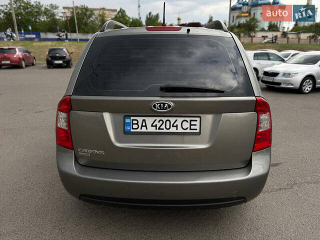 Серый Киа Каренс, объемом двигателя 2 л и пробегом 205 тыс. км за 5950 $, фото 16 на Automoto.ua