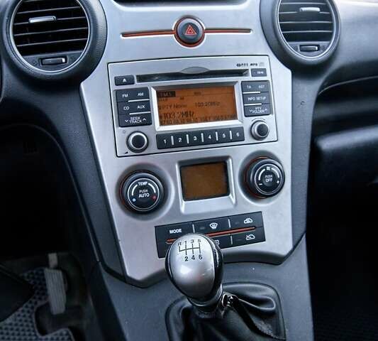Киа Каренс 2009 в Житомире на Automoto.ua Серый Киа Каренс, объемом двигателя 1.99 л и пробегом 270 тыс. км за 5500 $, фото 6 на Automoto.ua