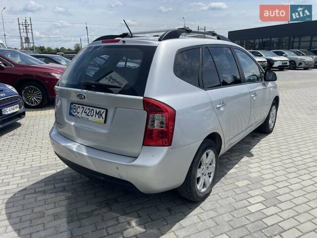 Серый Киа Каренс, объемом двигателя 2 л и пробегом 207 тыс. км за 5999 $, фото 6 на Automoto.ua