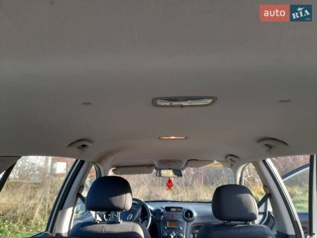 Сірий Кіа Каренс, об'ємом двигуна 1.59 л та пробігом 240 тис. км за 5400 $, фото 67 на Automoto.ua