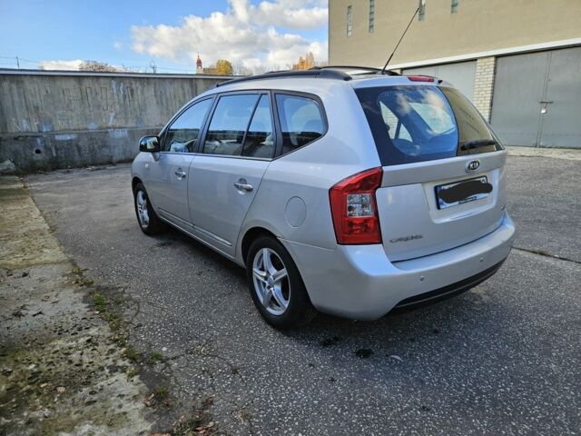 Серый Киа Каренс, объемом двигателя 2 л и пробегом 350 тыс. км за 2800 $, фото 2 на Automoto.ua