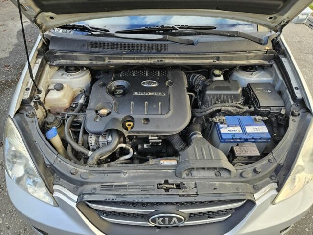 Серый Киа Каренс, объемом двигателя 2 л и пробегом 350 тыс. км за 2800 $, фото 20 на Automoto.ua