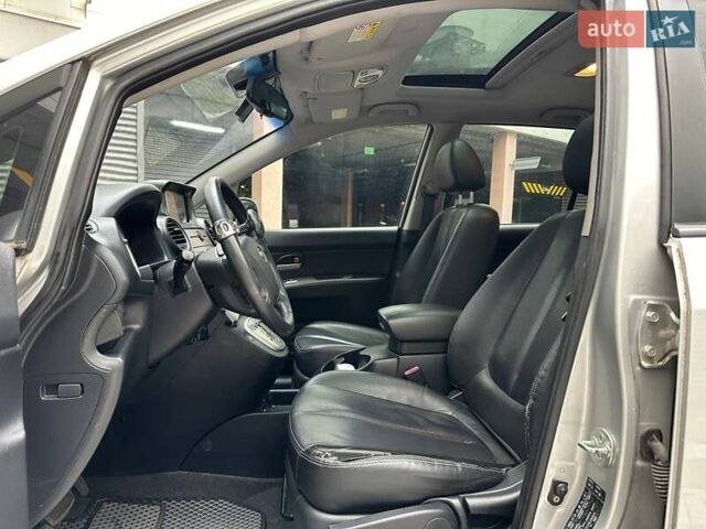 Сірий Кіа Каренс, об'ємом двигуна 2 л та пробігом 215 тис. км за 8990 $, фото 8 на Automoto.ua