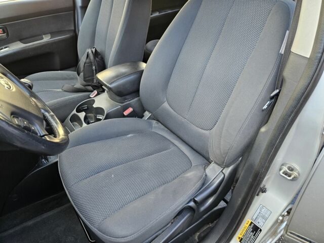 Серый Киа Каренс, объемом двигателя 2 л и пробегом 350 тыс. км за 2800 $, фото 11 на Automoto.ua