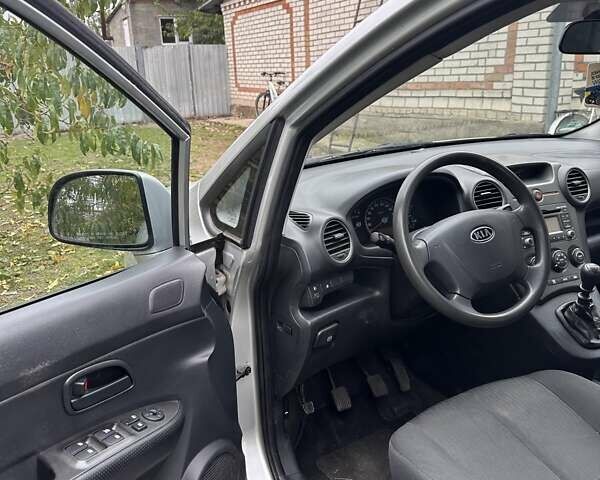 Сірий Кіа Каренс, об'ємом двигуна 1.59 л та пробігом 137 тис. км за 7100 $, фото 12 на Automoto.ua