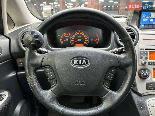 Сірий Кіа Каренс, об'ємом двигуна 2 л та пробігом 215 тис. км за 8990 $, фото 16 на Automoto.ua