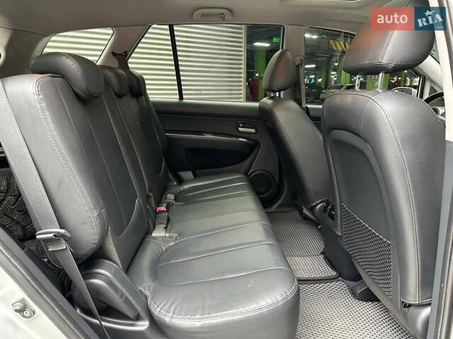 Сірий Кіа Каренс, об'ємом двигуна 2 л та пробігом 215 тис. км за 8990 $, фото 10 на Automoto.ua
