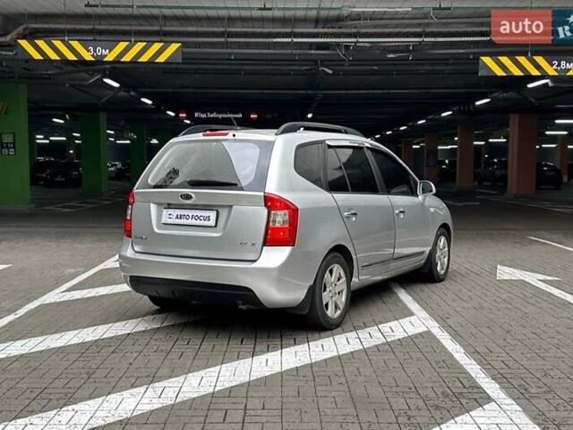 Сірий Кіа Каренс, об'ємом двигуна 2 л та пробігом 215 тис. км за 8990 $, фото 6 на Automoto.ua