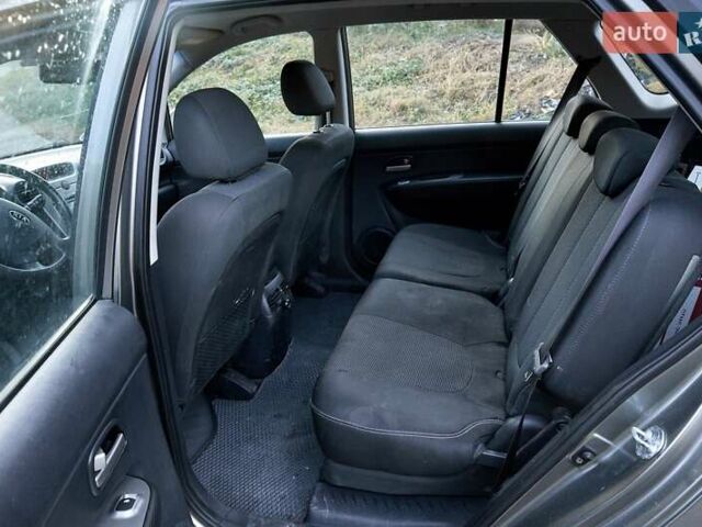 Киа Каренс 2009 в Житомире на Automoto.ua Серый Киа Каренс, объемом двигателя 1.99 л и пробегом 270 тыс. км за 5500 $, фото 8 на Automoto.ua