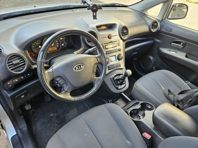 Серый Киа Каренс, объемом двигателя 2 л и пробегом 350 тыс. км за 2800 $, фото 10 на Automoto.ua