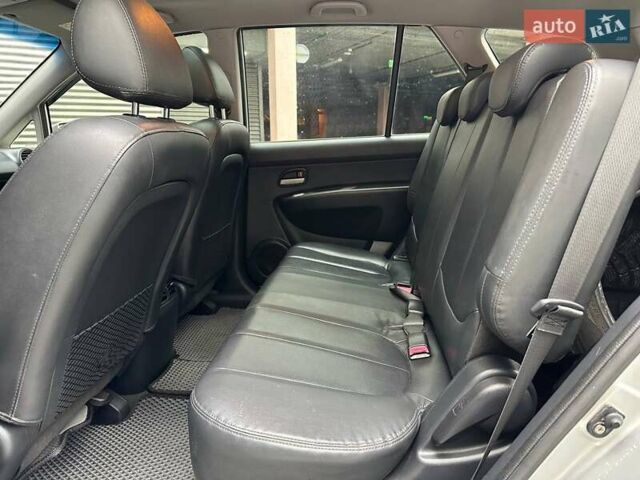 Сірий Кіа Каренс, об'ємом двигуна 2 л та пробігом 215 тис. км за 8990 $, фото 9 на Automoto.ua