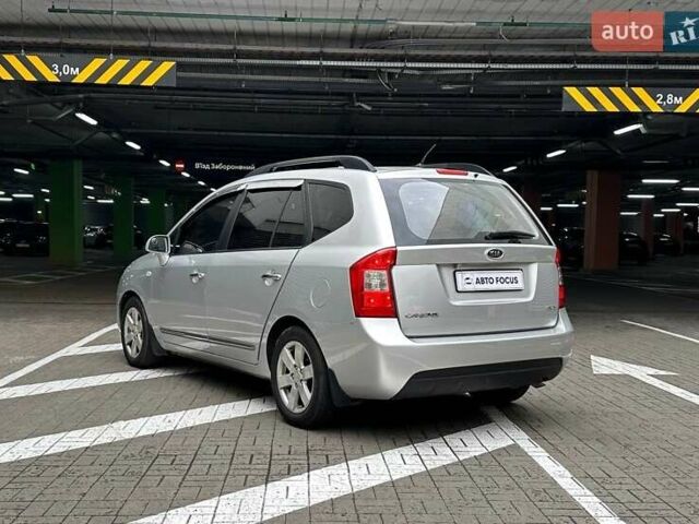 Сірий Кіа Каренс, об'ємом двигуна 2 л та пробігом 215 тис. км за 8990 $, фото 4 на Automoto.ua