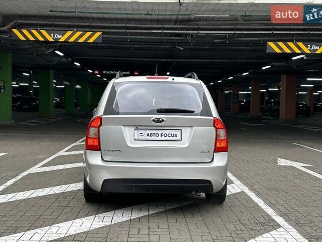 Сірий Кіа Каренс, об'ємом двигуна 2 л та пробігом 215 тис. км за 8990 $, фото 5 на Automoto.ua