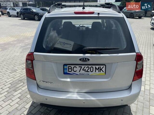 Серый Киа Каренс, объемом двигателя 2 л и пробегом 207 тыс. км за 5999 $, фото 5 на Automoto.ua