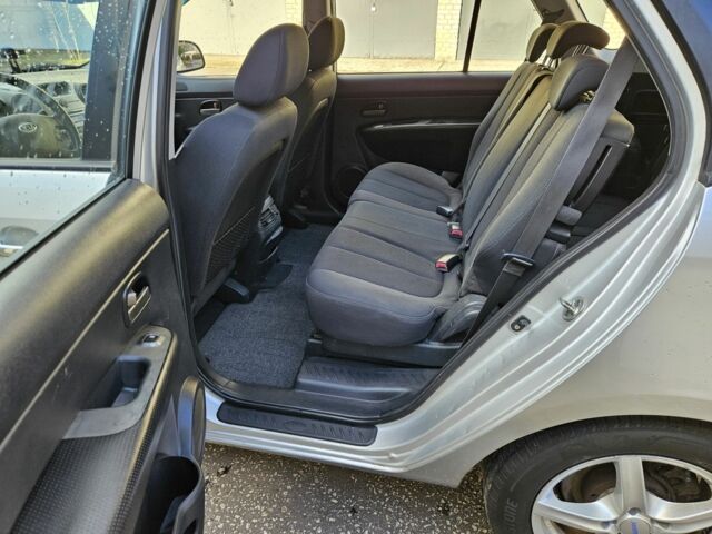 Серый Киа Каренс, объемом двигателя 2 л и пробегом 350 тыс. км за 2800 $, фото 15 на Automoto.ua