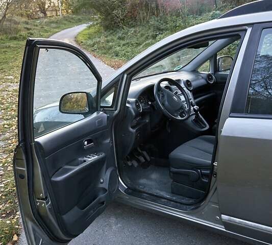 Киа Каренс 2009 в Житомире на Automoto.ua Серый Киа Каренс, объемом двигателя 1.99 л и пробегом 270 тыс. км за 5500 $, фото 2 на Automoto.ua