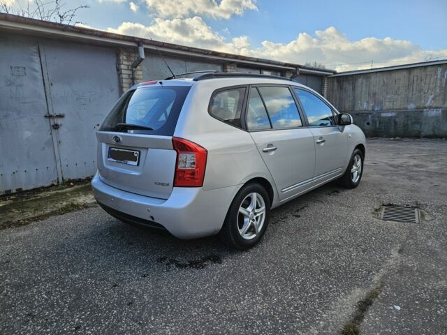 Серый Киа Каренс, объемом двигателя 2 л и пробегом 350 тыс. км за 2800 $, фото 3 на Automoto.ua