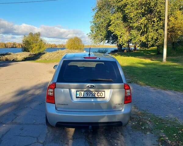 Серый Киа Каренс, объемом двигателя 2 л и пробегом 170 тыс. км за 7300 $, фото 3 на Automoto.ua